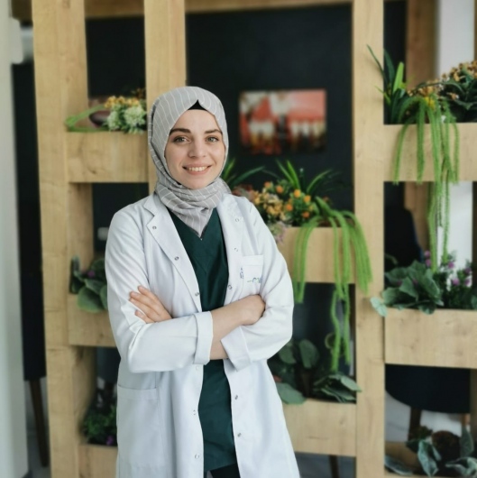 Dr. İlknur Aras