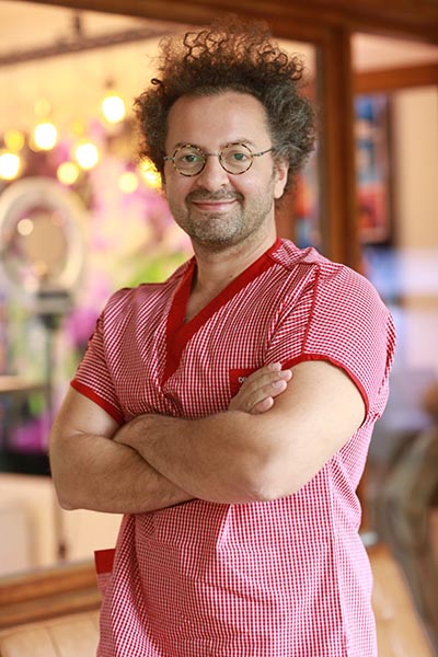 Op. Dr. Serdar Bora Bayraktaroğlu